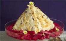 Pashka: This pyramid-shaped dessert made from cheese is traditionally served at Easter in Russia. The dish is often decorated with religious symbols, such as the letters XB, from “Christos Voskres”, which means “Christ is Risen".